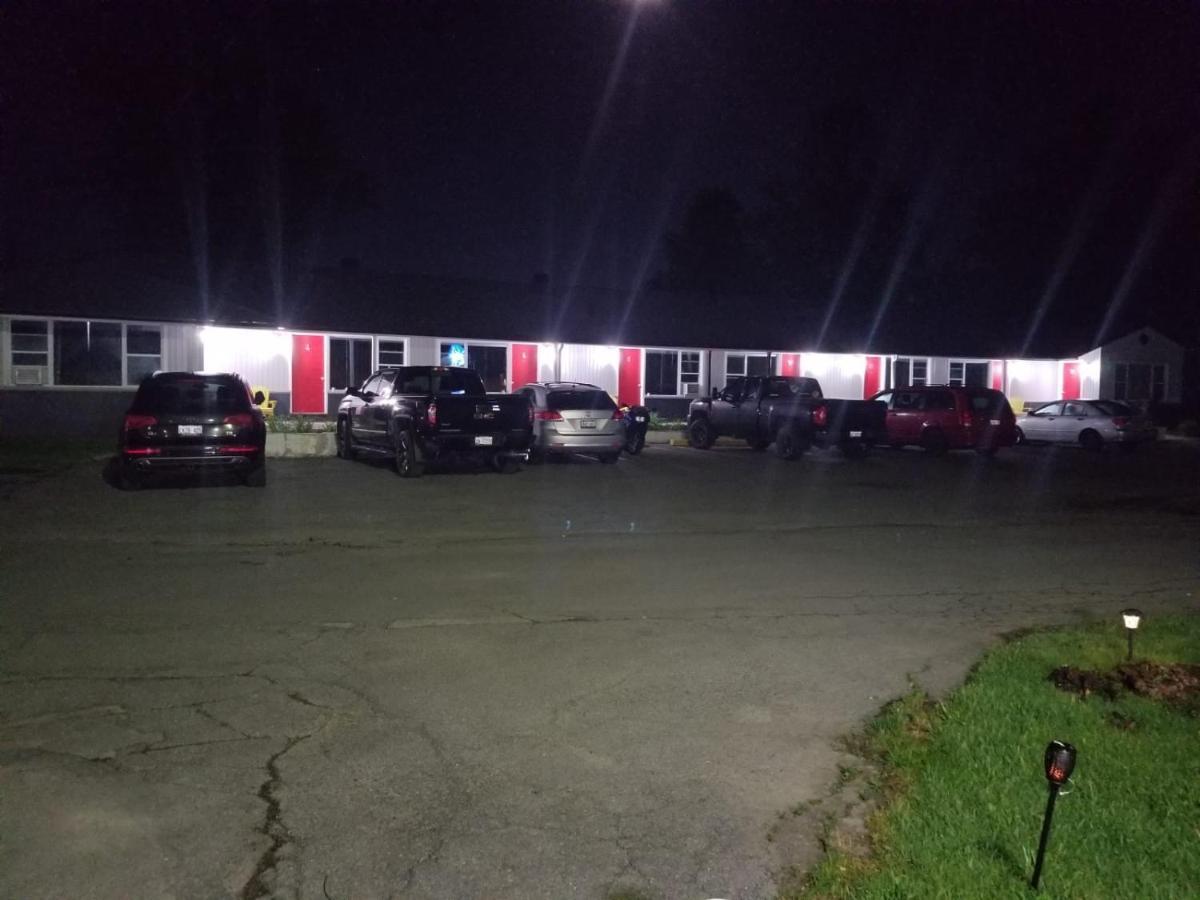 Nites Inn Motel Cornwall Buitenkant foto