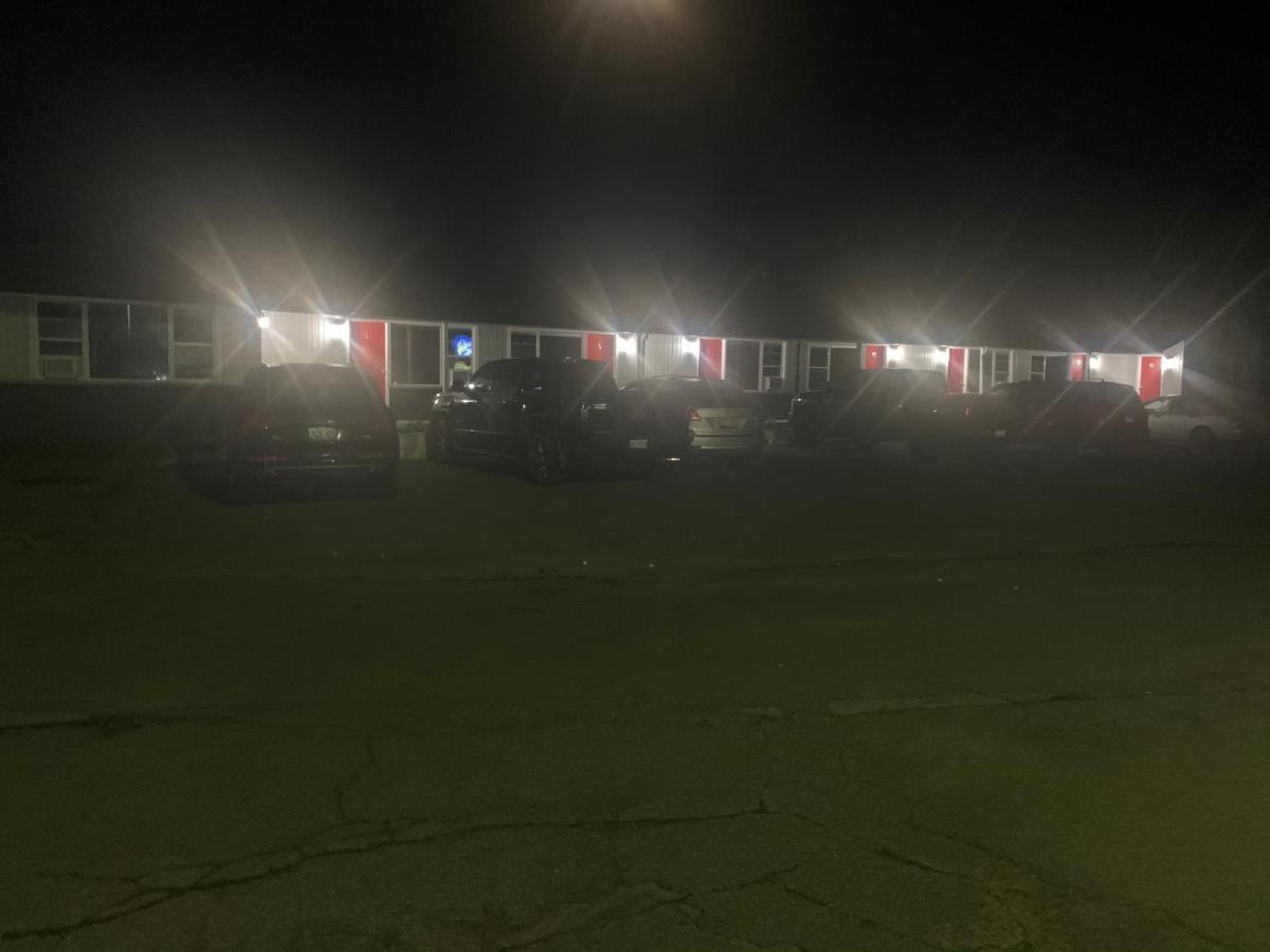 Nites Inn Motel Cornwall Buitenkant foto